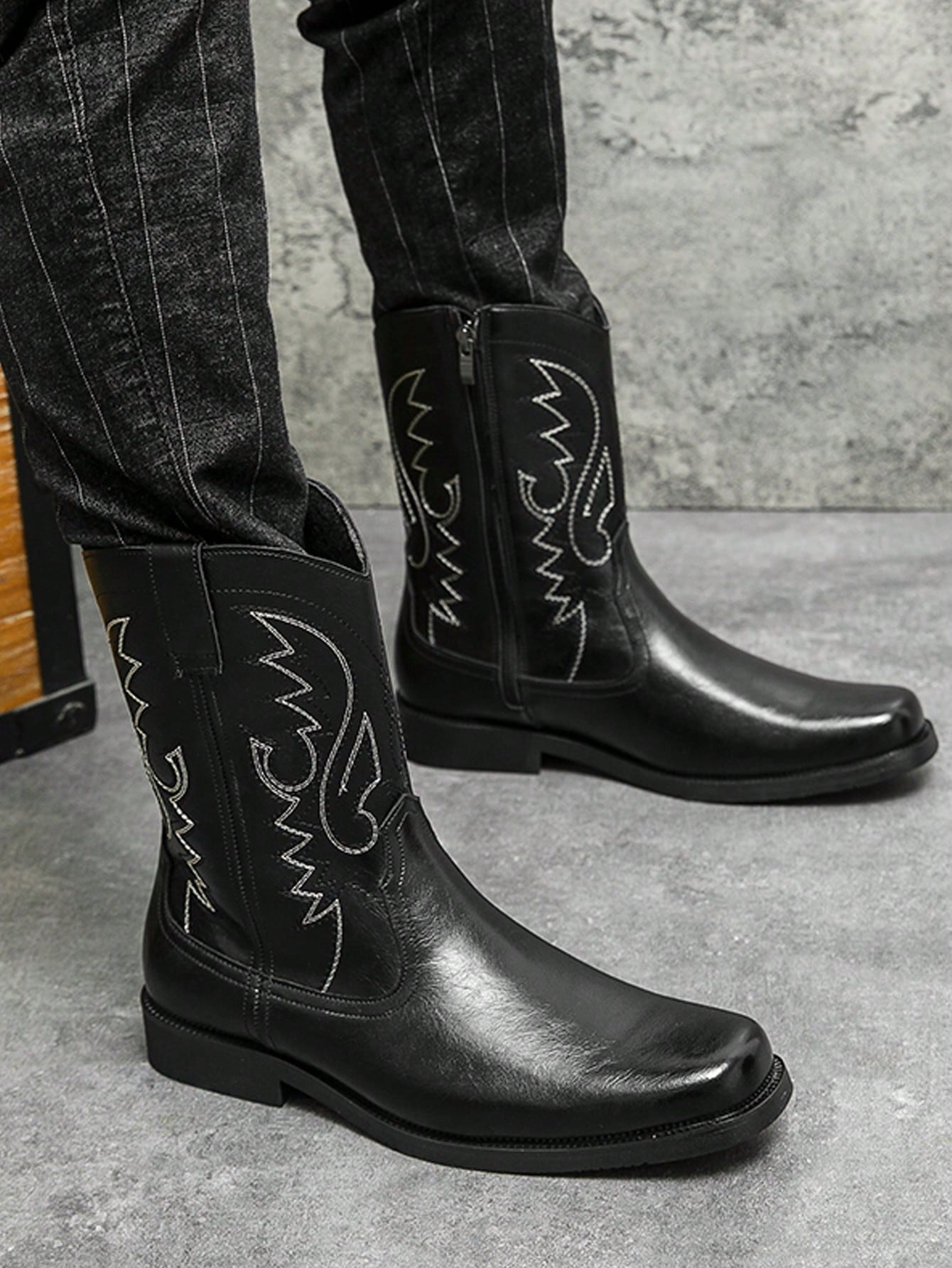 Men's Western Style Embroidered High Top Leather Cowboy Boots