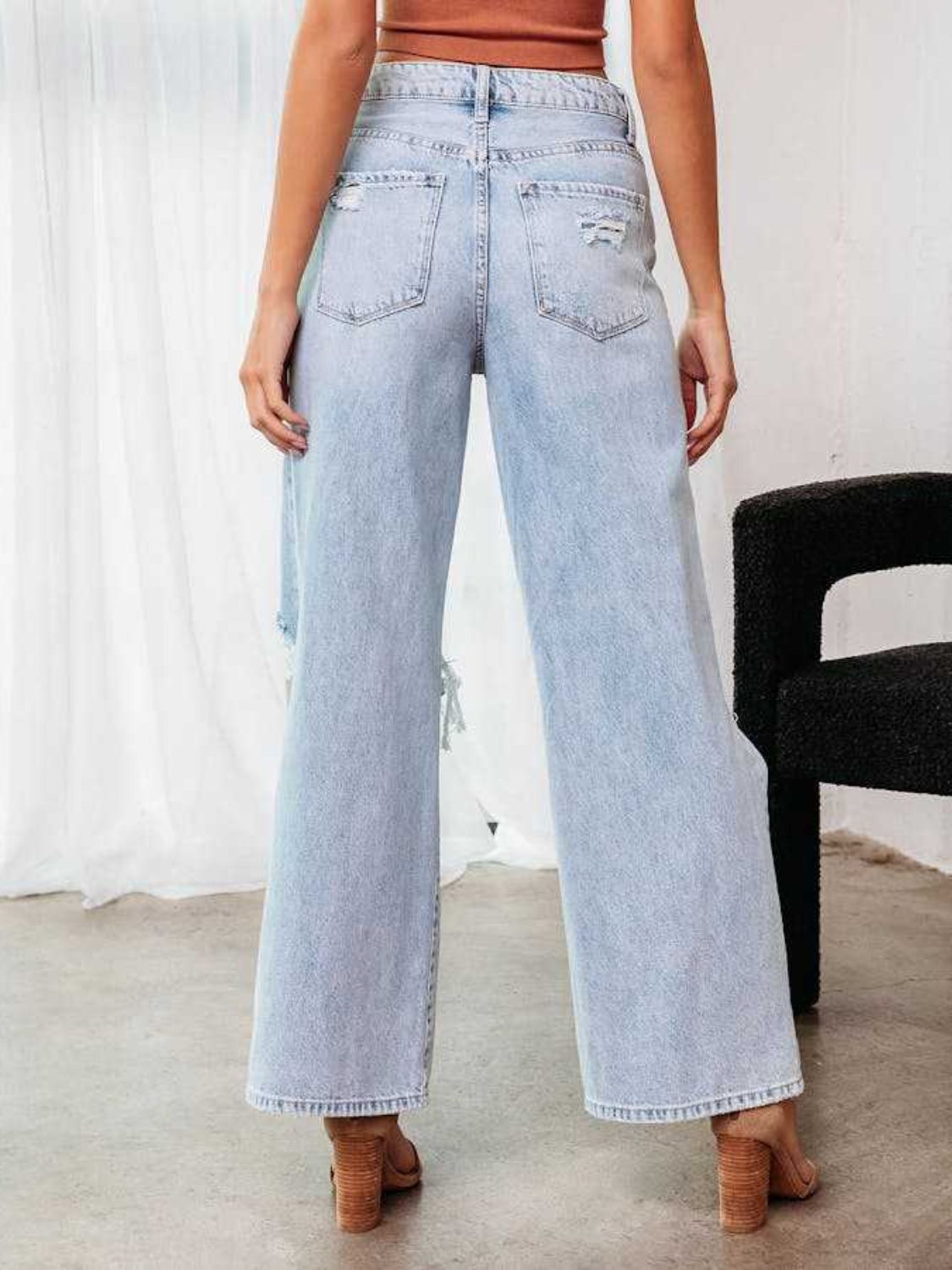 Distressed Wide Leg Jeans with Pockets