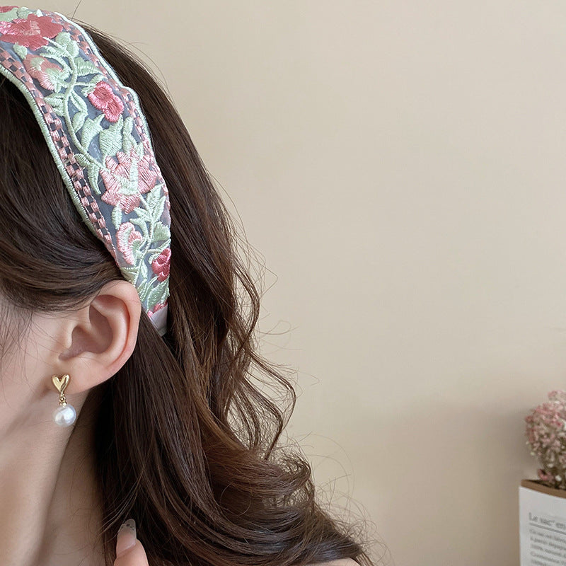 Justyna Acrylic Flower Embroidered Headband