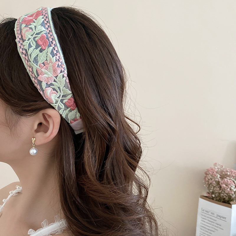 Justyna Acrylic Flower Embroidered Headband