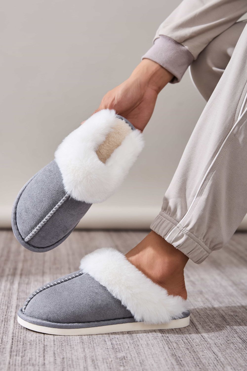 Faux Fur Round Toe Slippers