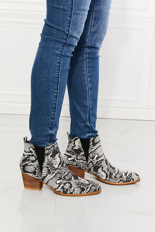 Women's MMShoes Back At It Point Toe Boots in Snakeskin