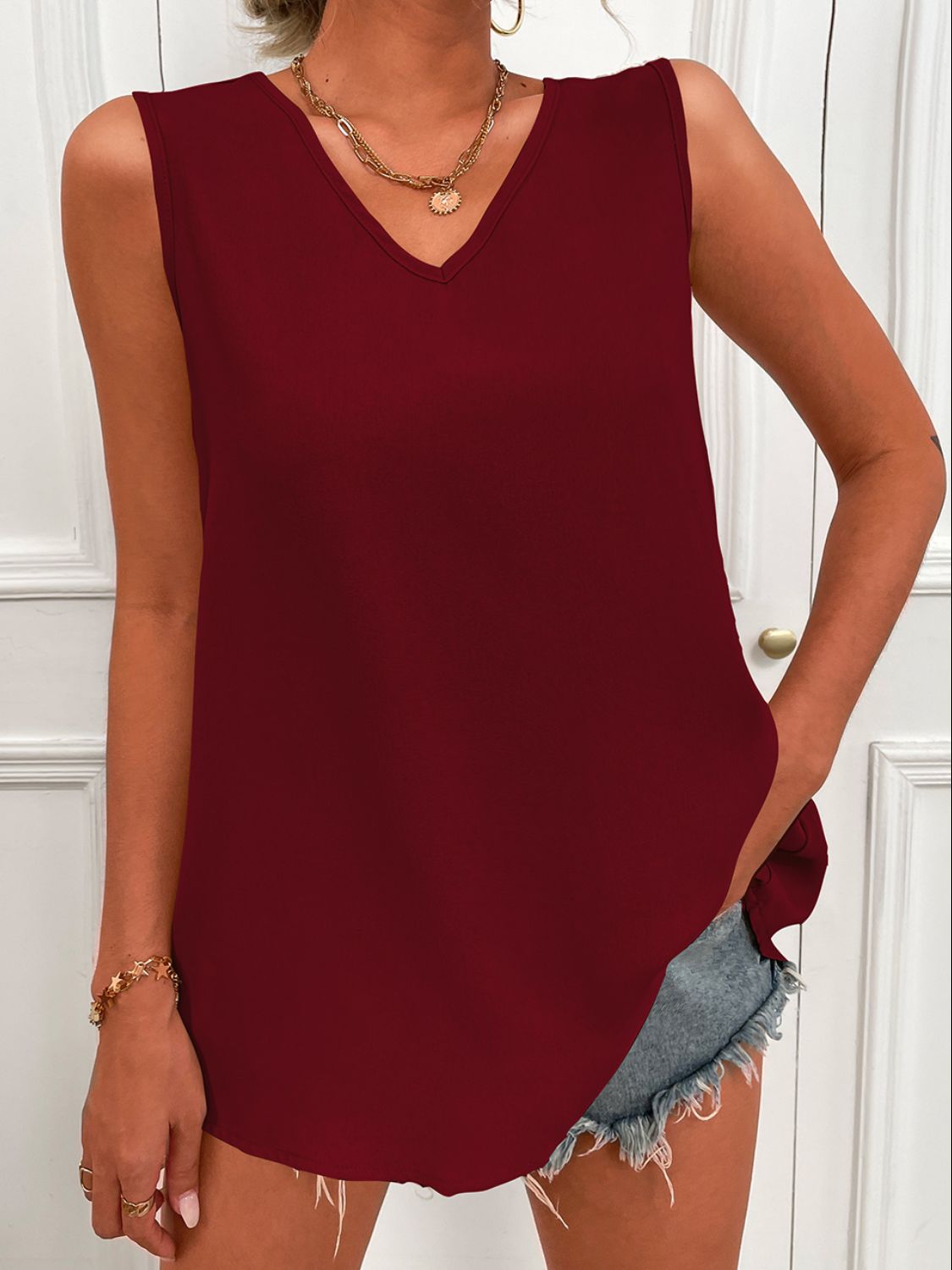 Women's V-Neck Curved Hem Tunic Tank