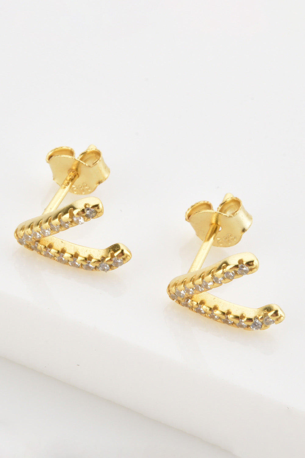 Ariel&Emaline Zircon Letter V Stud Earrings