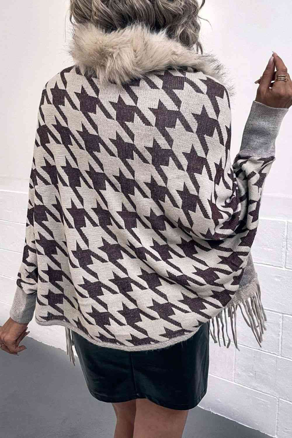 So Defined One Size Houndstooth Fringe Hem Poncho