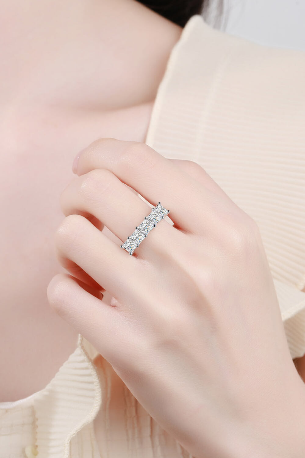 Women's Romantic Surprise 2 Carat Moissanite Rhodium-Plated Ring