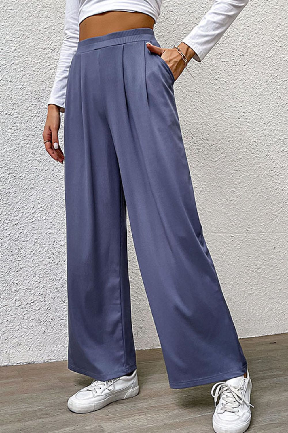 Women's Pleated Detail Wide-Leg Pants with Pockets