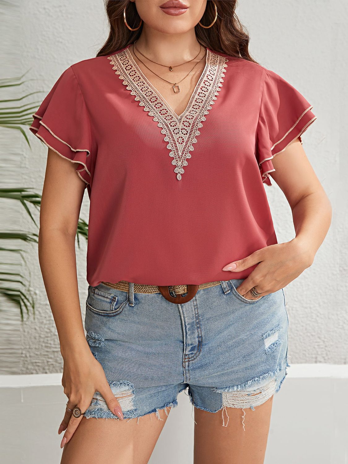 Women's Plus Size Contrast V-Neck Layered Flutter Short Sleeve Blouse