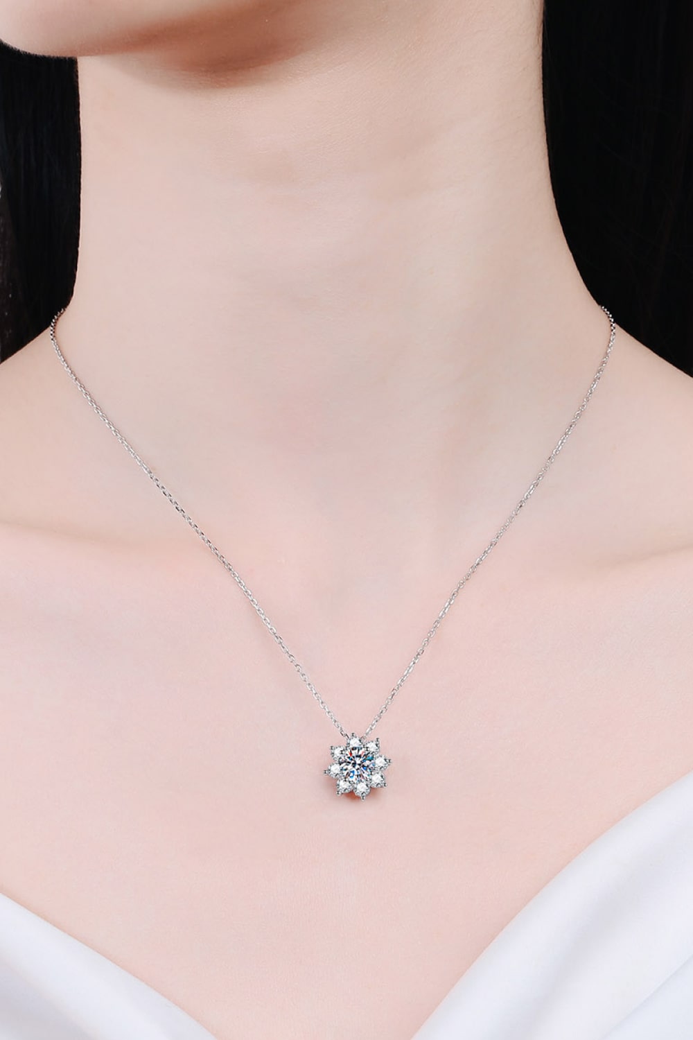 1 Carat Moissanite Floral-Shaped Pendant Necklace 💜