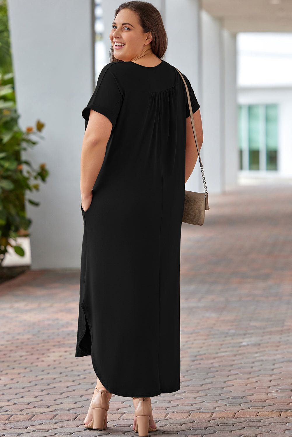 IdeationJovial Plus Size V-Neck Short Sleeve Maxi Dress