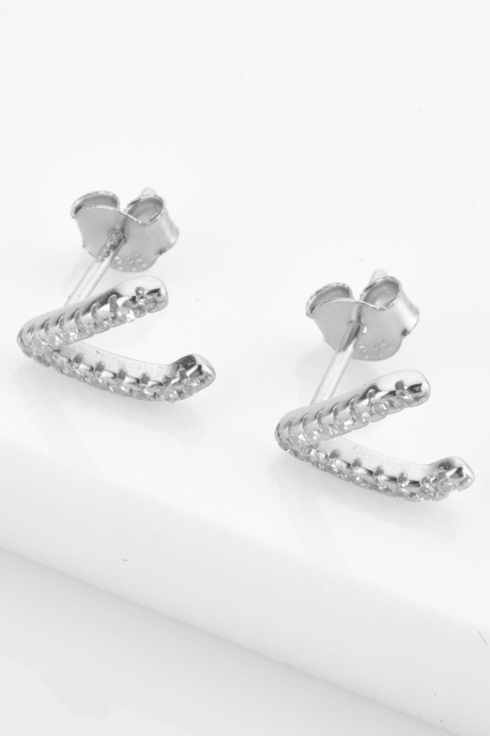 Ariel&Emaline Zircon Letter V Stud Earrings