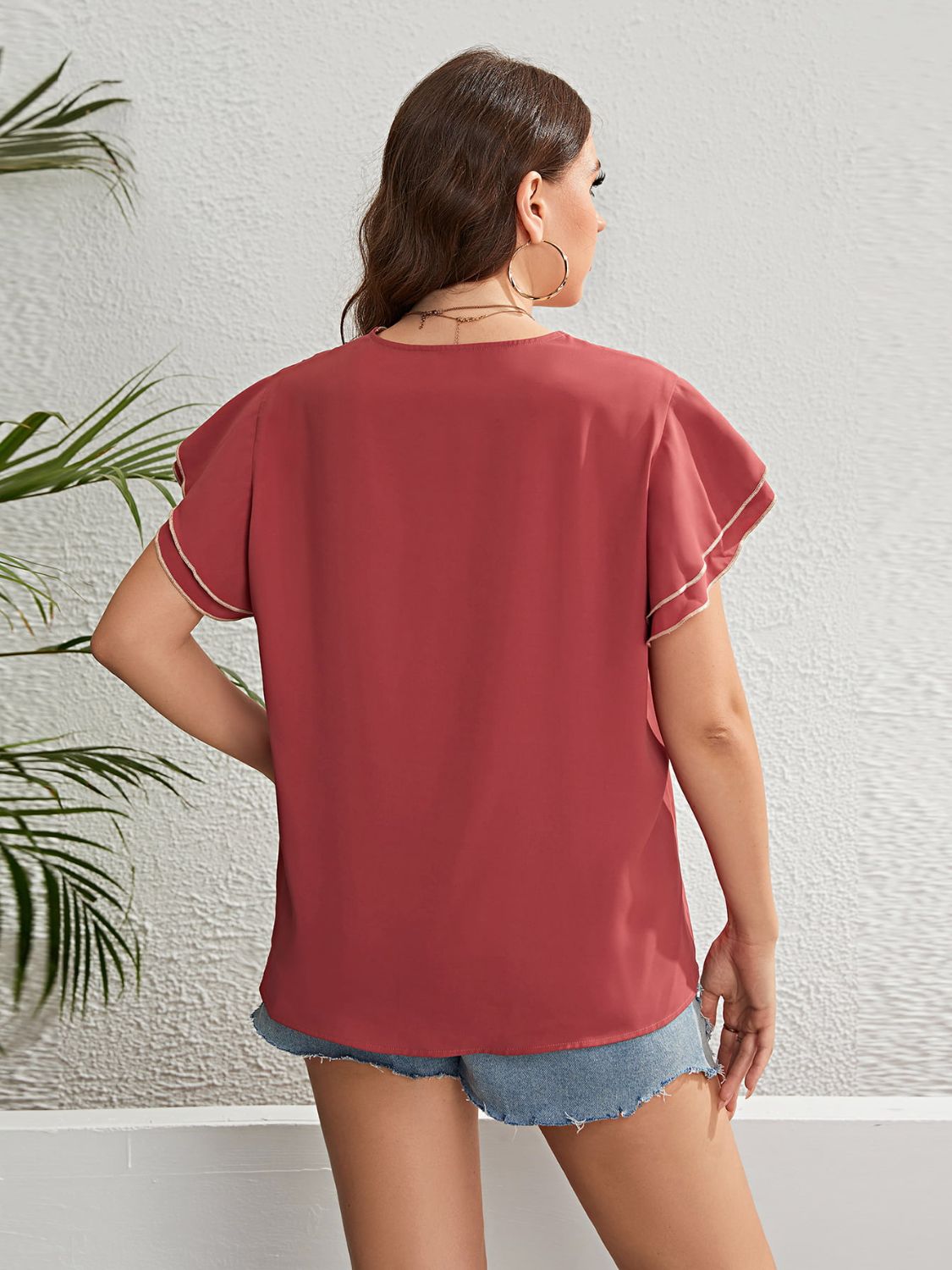 Women's Plus Size Contrast V-Neck Layered Flutter Short Sleeve Blouse