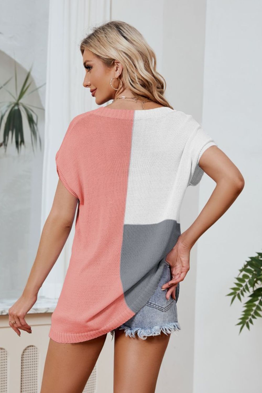 SO CHIC Color Block V-Neck Knit Top