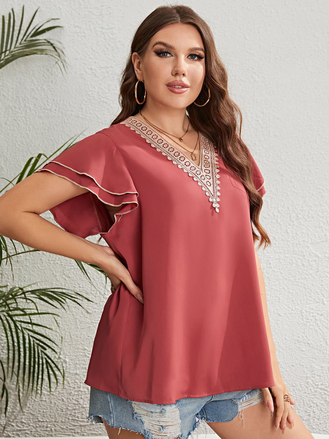 Women's Plus Size Contrast V-Neck Layered Flutter Short Sleeve Blouse