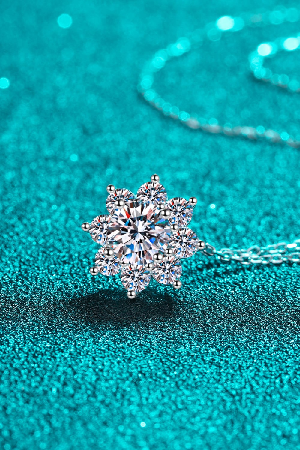 1 Carat Moissanite Floral-Shaped Pendant Necklace 💜